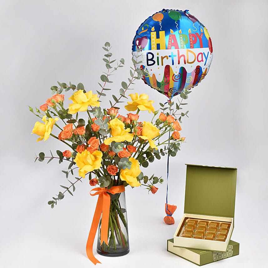 Vibrant Roses Birthday Combo and Chocolates Vibrant Roses Birthday Combo and Chocolates: باقة ورد مع شوكولاته في قطر