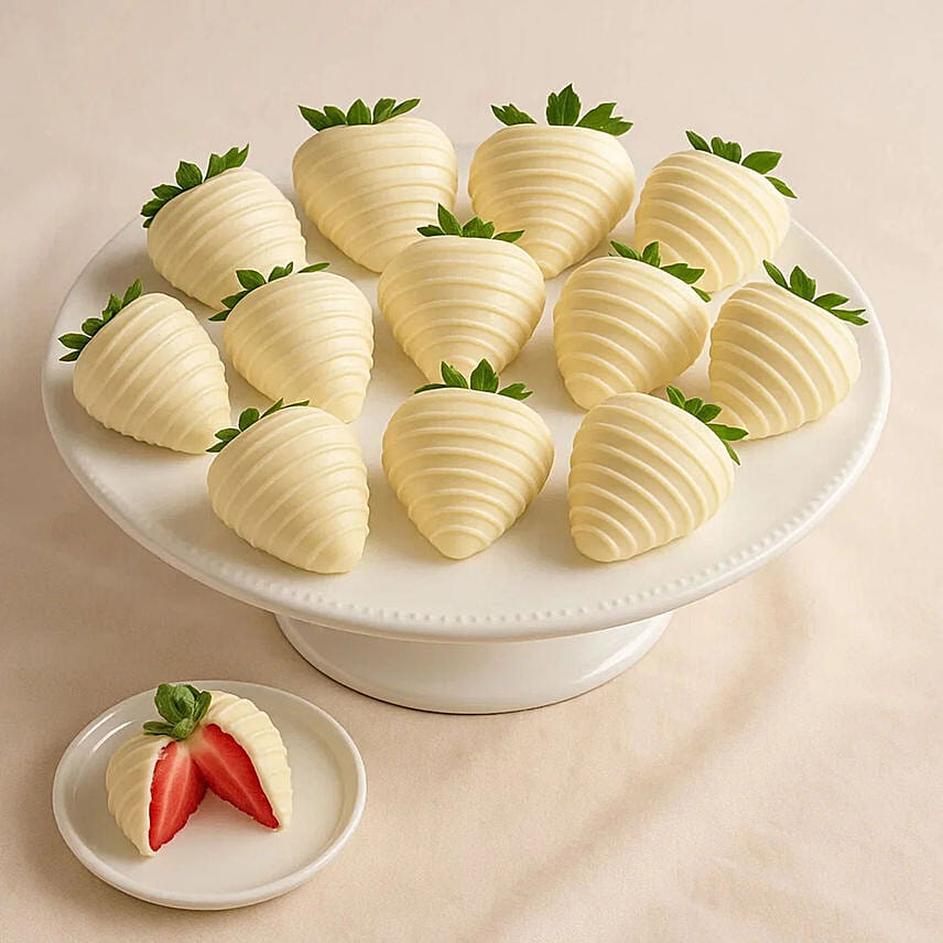 White Chocolate Covered Strawberries | 12 Pieces: شوكولاتة في قطر