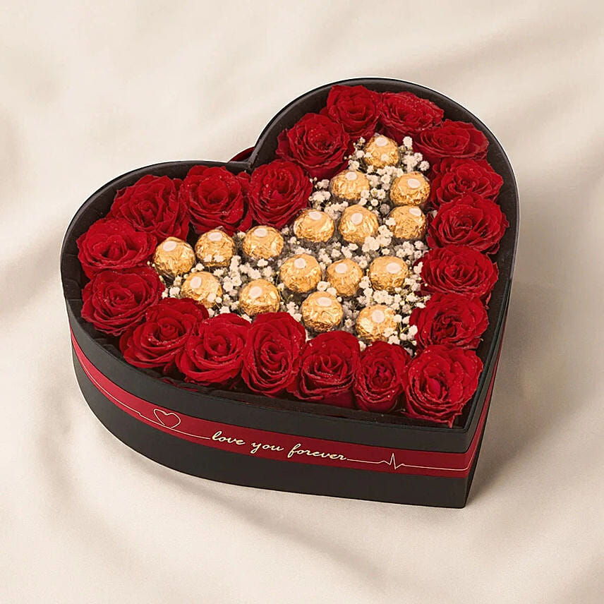 Love Your Forever Rose n Rocher's Heart Box: باقة ورد مع شوكولاته في قطر