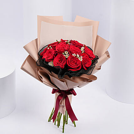 15 Red Roses Bouquet for Love Ones: توصيل هدايا قطر