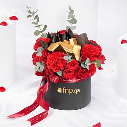 Floral Chocolate Bliss For Valentines: Valentines Day Gifts to Qatar