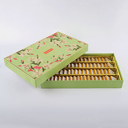 Kaju Kesar Premium Box: 