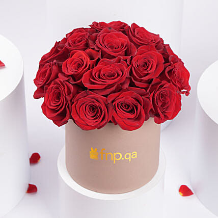 Valentine Day 18 Roses Box: Valentines Day Gifts to Qatar