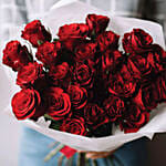 Vivid Red Roses Bunch & Godiva Chocolates 250 gms