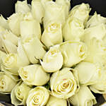 باقة ورد 35 وردة جورية لون أبيض في غلاف أنيق وببيونة