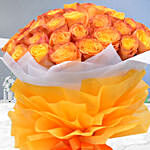 بوكيه ورد 50 وردة جورية برتقالية في غلاف أنيق وببيونة