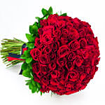 باقة 150 وردة جوري حمراء مربوطة بشريط أحمر
