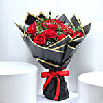 باقة 12 وردة حمراء رومانسية مع جيبسوفيلا في ترتيب جميل