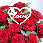 هدية الحب - باقة 12 وردة جوري أحمر في فازة