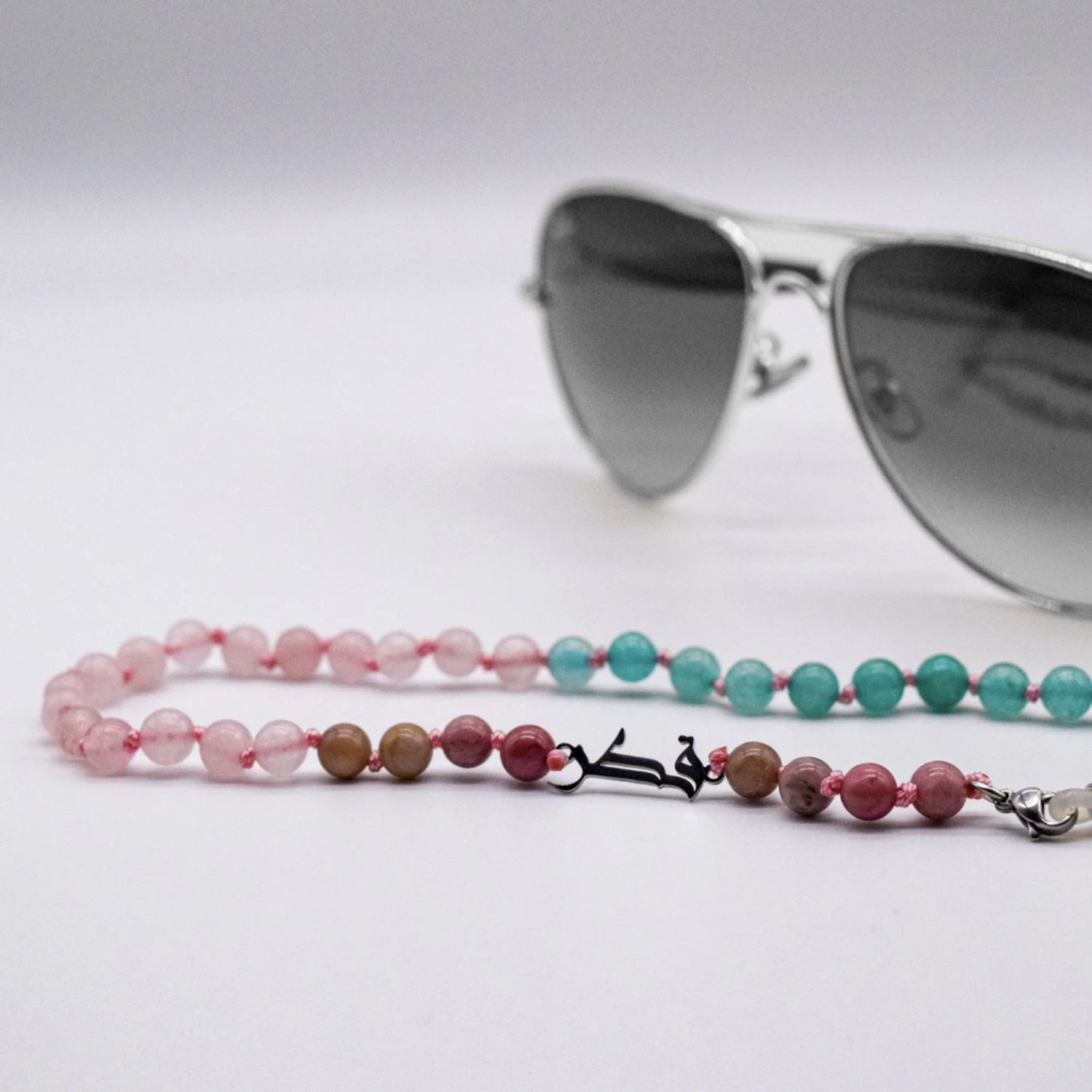 أون لاين Glasses Chain Quartz توصيل هدايا في Qatar FNP