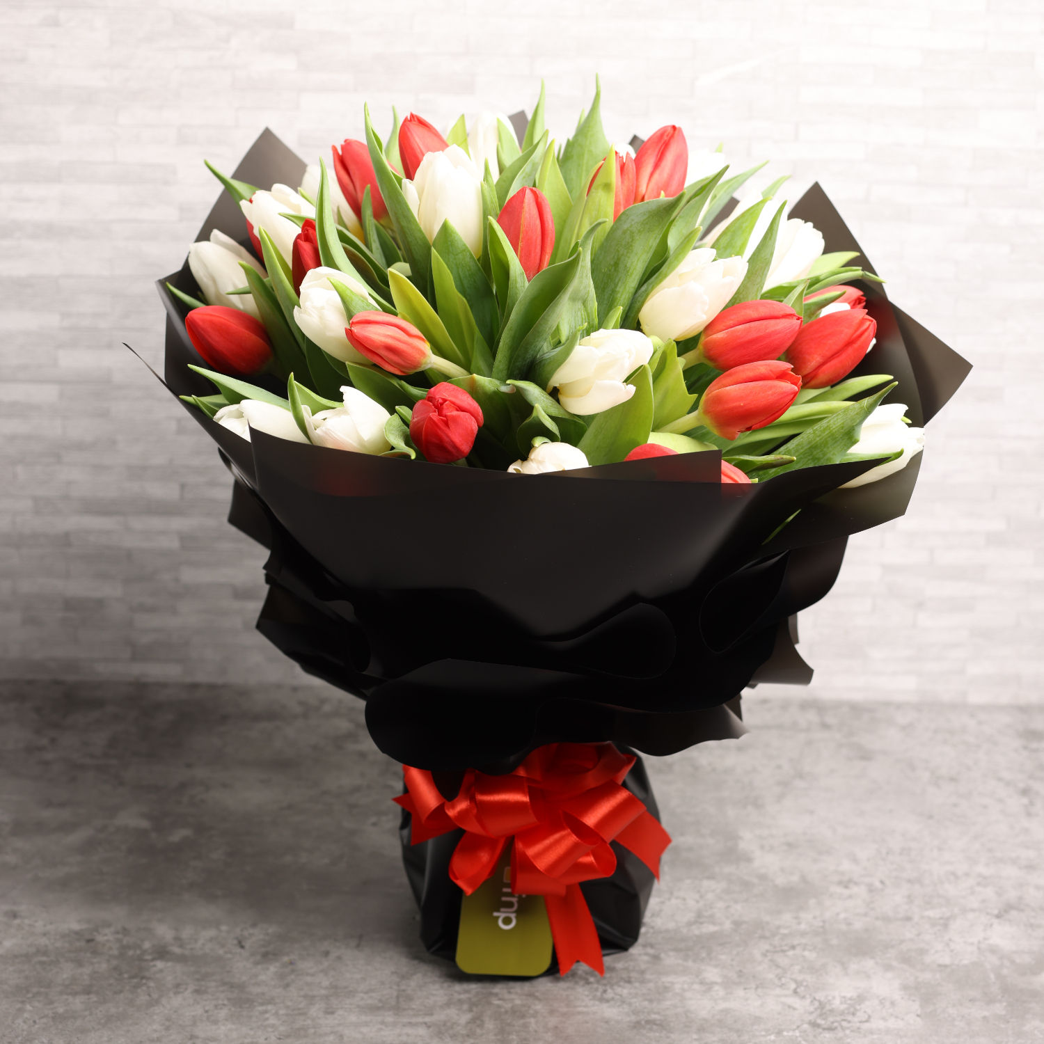 أون لاين 40 Tulips Hand Bouquet توصيل هدايا في Qatar FNP