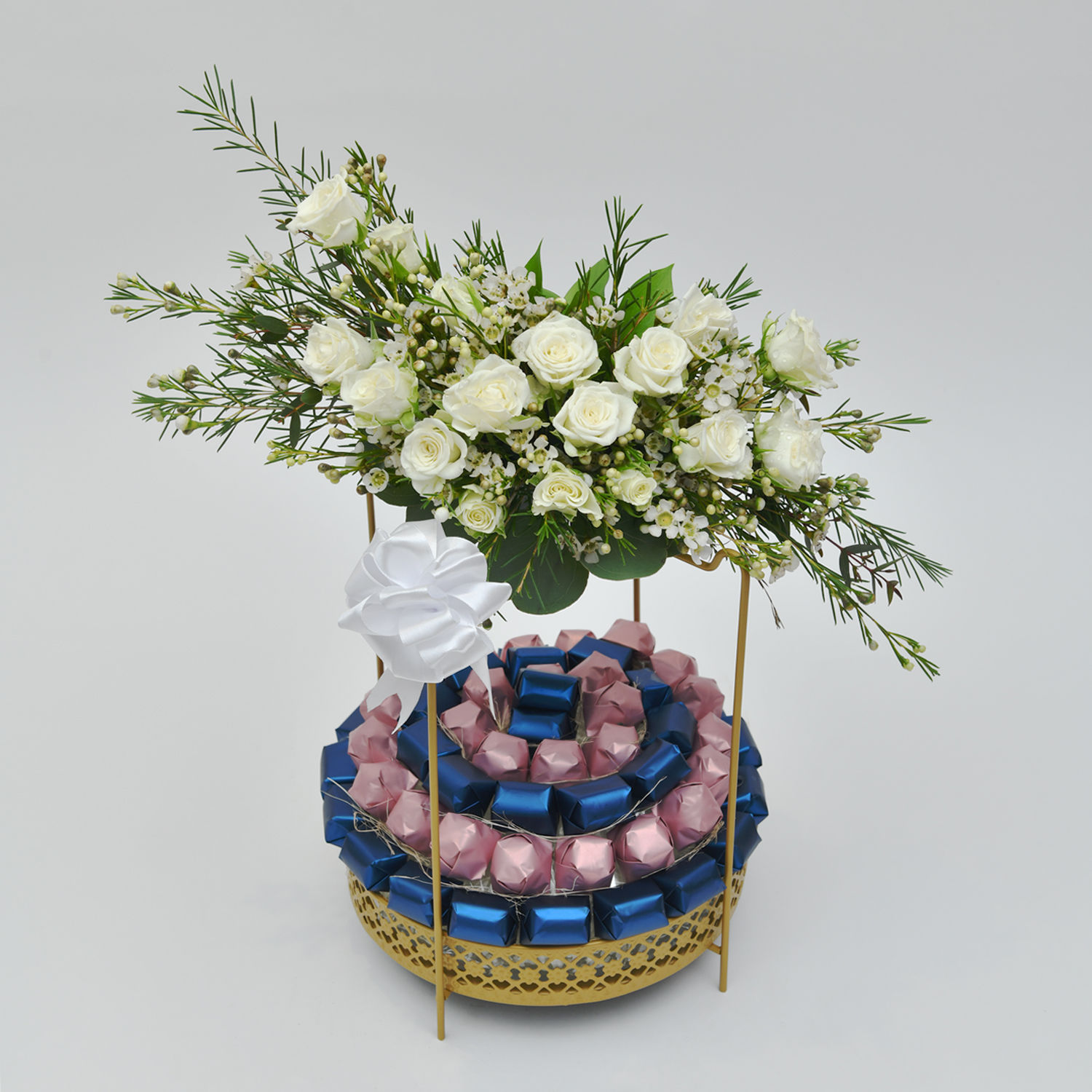 Online Stand Arrangement of Flowers & Chocolates Gift Delivery in Qatar