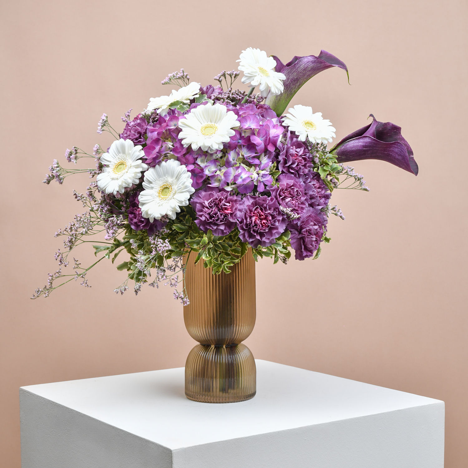 Online Flower with Designer Vase Arrangement Gift Delivery in Qatar - FNP