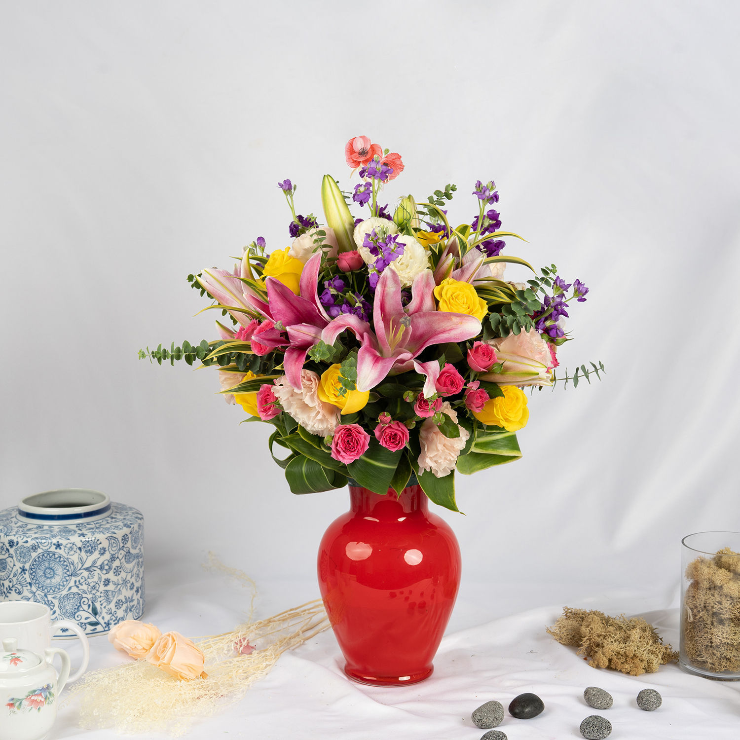 Online Mix Flowers Arrangement Gift Delivery in Qatar FNP