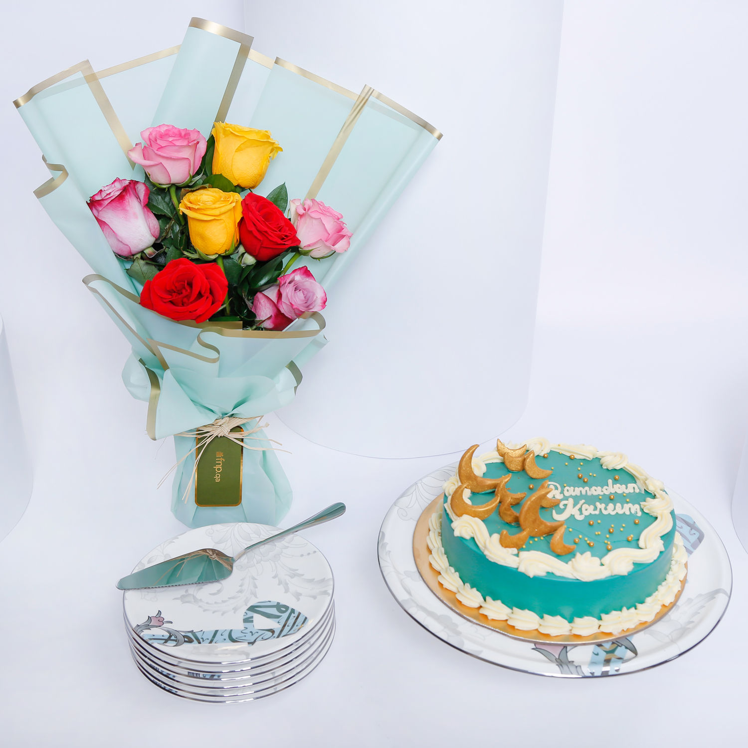 Online Cake N Flower Delivery In Meerut Online Ramadan Cake N Flowers with 9pcs of Cake Serving Set Gift