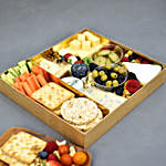 صندوق سناكات صحي مثل الجبنت والزيتون والمخلل والخضار