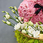 سلة ذهبية مع تيدي بير من الورود الزهرية