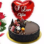 كومبو كيك فدج شوكولاتة مع وورد حمراء وبالون على شكل قلب