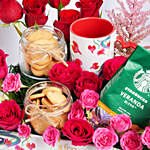 هدية الحب - قهوة مع كوكيز وكوب في بوكس ورد جوري أحمر