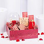 هدايا الحب - بوكس أحمر مع شوكولاتة وورد جوري وكوب مطبوع