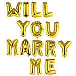 مجموعة من بالونات الفويل الذهبية على شكل أحرف هل تتزوجيني