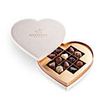هدية علبة شوكولاته جوديفا على شكل قلب بيج مخملي