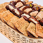 حلويات عربية - بوكس تمور وبقلاوة وسناك مالح