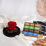 ورد دائم أحمر مع شوكولاتة جوديفا