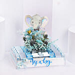 شوكولاتة بالحليب في طبق تقديم أنيق للمولود الصبي