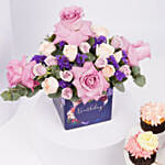 مزهرية ورد عيد الميلاد و قطع كب كيك لذيذة