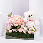 باقة وردية مع دب ناعم