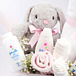 هدايا مولود جديد لون وردي وأبيض مع تيدي أرنب