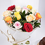 كومبو باقة ورد ملّون مع كيك فدج شهي