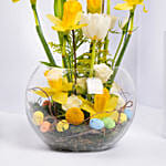 باقة ورود توليب ونرجس في فازة لعيد الفصح