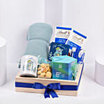 سلة هدية للمريض تحتوي شاي بابونج وعسل وبطانية وكوكيز ومج