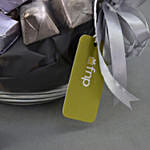 شوكولاته فاخرة في وعاء زجاجي