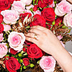 ورد عيد الحب - باقة 140 وردة جوري مشكلة في غلاف أسود