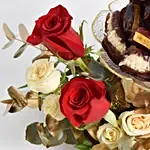 هدية باقة ورد وتمر وشوكولاته في وعاء أنيق