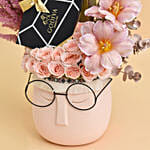 باقة ورد توليب مشمشي مع شوكولاته جوديفا في فازة أنيقة