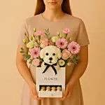 باقة ورد جربيرا وردية وجوري مع قرنفل شكل تيدي في بوكس مع شوكولاته