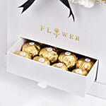 باقة ورد جربيرا وردية وجوري مع قرنفل شكل تيدي في بوكس مع شوكولاته