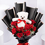 بوكيه 10 ورود حمراء بيبي روز مع دمية دب أبيض في غلاف أسود