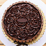 كيك شوكولا كيت كات مزين بورد من الشوكولا