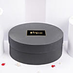 بوكس وردة حمراء محفوظة مع فيريرو روشيه