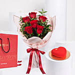 كومبو كيكة القلب الأحمر مع باقة ورد أحمر جوري