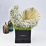 ورود منسقة على شكل قمر مع شوكولاتة فيريرو روشيه في صندوق