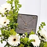 سحر المالاكيت | طقم مجوهرات شيروتي وفازة ورد