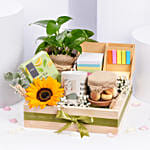 بوكس هدايا بنات لون وردي مع شاي وشمعة وورد صناعية