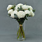 باقة 10 ورود فاوانيا بيضاء منعشة في مزهرية زجاجية