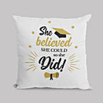 هدايا تخرج وسادة بيضاء مطبوعة بعبارة عن التخرج